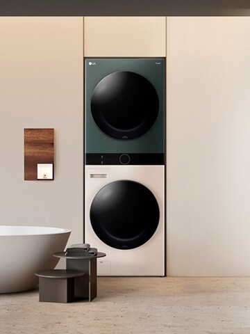 นี่คือรูปของ LG WashTower ที่มีอ่างอาบน้ำสีขาววางไว้ด้านข้าง