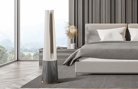 LG PuriCare AeroTower จัดวางในห้องนอนสีเทาที่เข้ากันได้เป็นอย่างดี