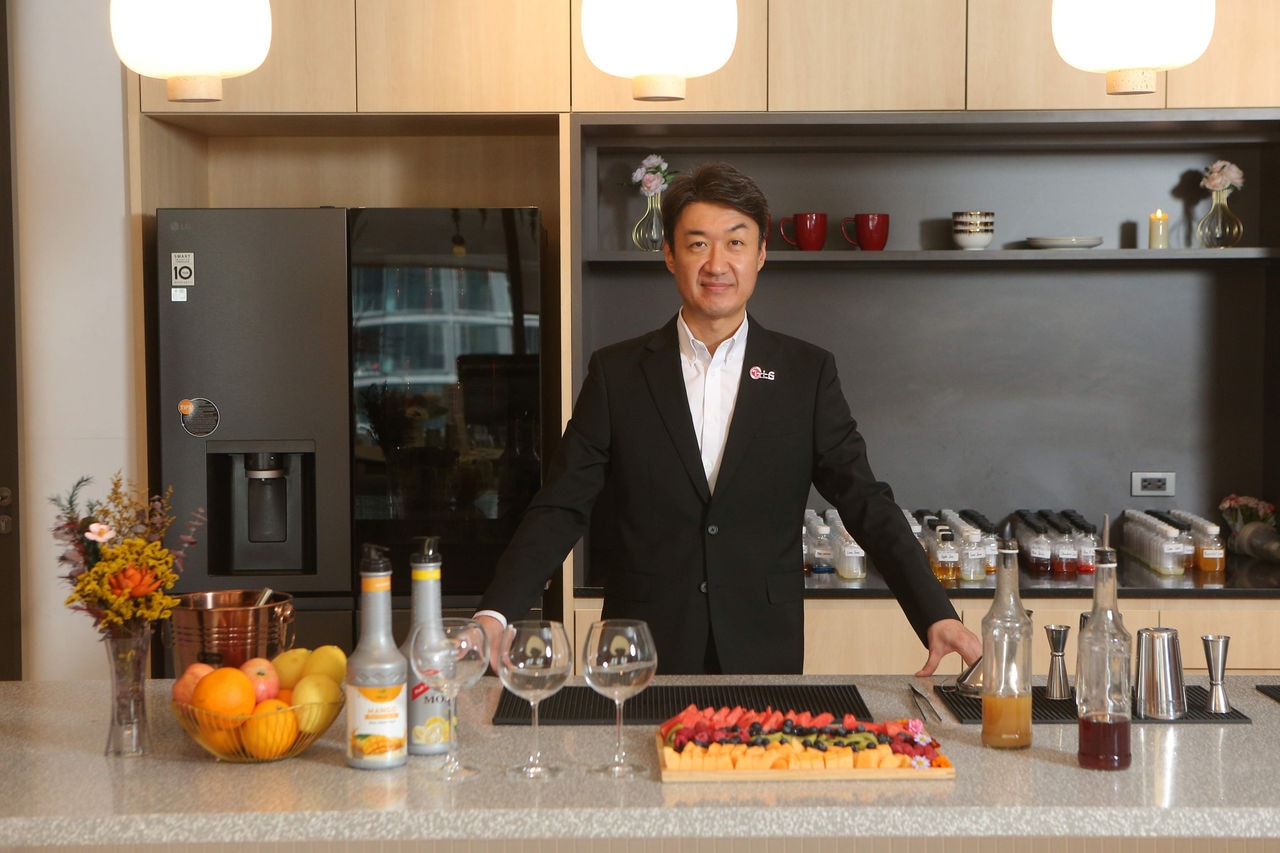 Mr. Sunghan Jung, President of LG Electronics (Thailand).JPG