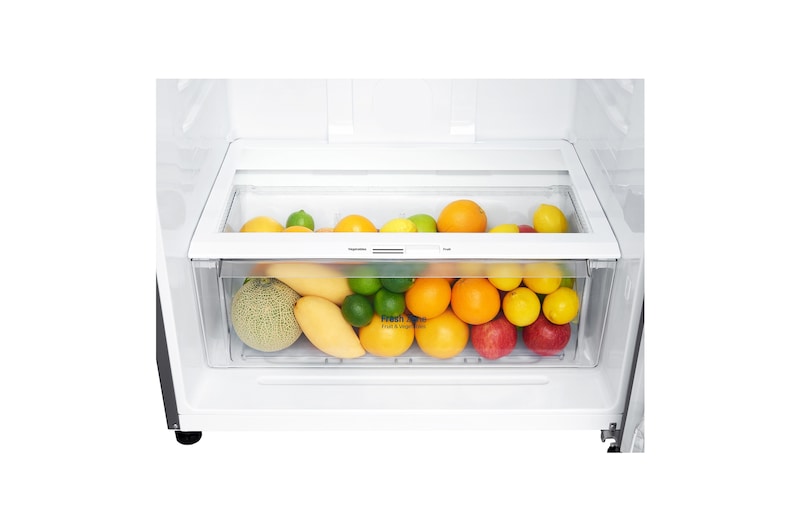 รายละเอียดของลิ้นชักตู้เย็น LG GN-C702HQCM ด้านล่างสุดขณะแช่ผลไม้