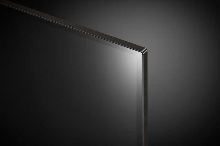 ภาพระยะใกล้ของ LG OLED evo TV, OLED C4 ที่แสดงขอบด้านบน