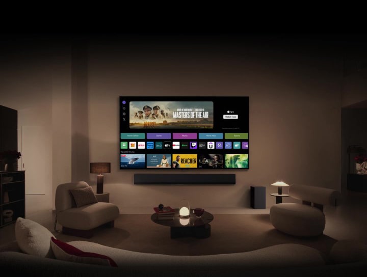 หน้าจอหลักของ webOS 24 พร้อมโฮมออฟฟิศ เกม เพลง โฮมฮับ และหมวดหมู่กีฬา ด้านล่างของหน้าจอจะแสดงคำแนะนำสำหรับคุณโดยเฉพาะใต้ "ตัวเลือกยอดนิยมสำหรับคุณ"