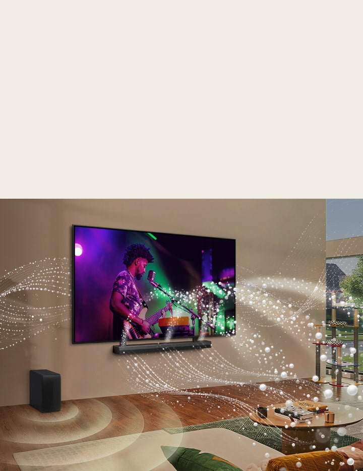 ทีวี LG และซาวด์บาร์ LG ติดตั้งอยู่บนผนังในห้องนั่งเล่น และมีกราฟิกรูปทรงสว่างสดใสทั่วห้อง