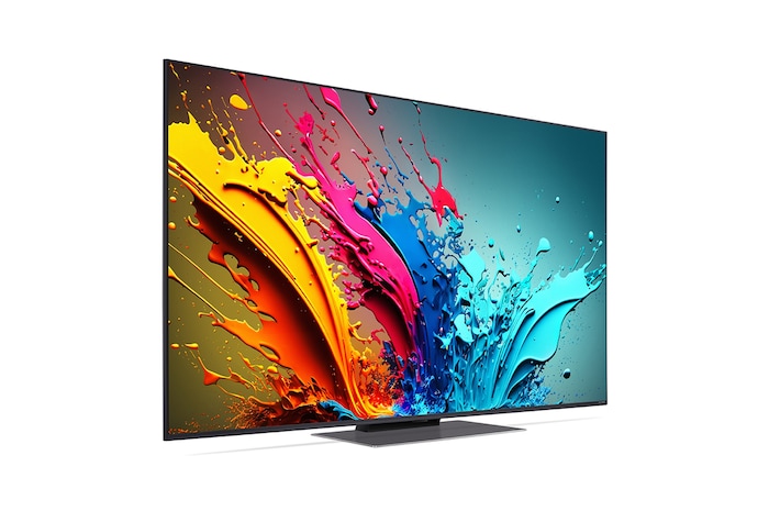 มุมมองด้านข้างหันไปทางขวาเล็กน้อยของ LG QNED TV, QNED86