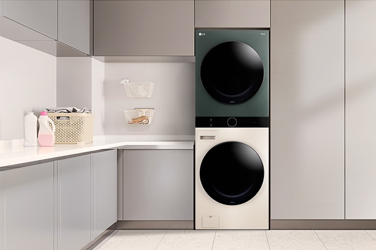 LG Objet WashTower ที่ตั้งวางอยู่ในห้องเก็บของใช้สอดรับอย่างกลมกลืนกับเฟอร์นิเจอร์และการตกแต่งภายในโดยรอบ