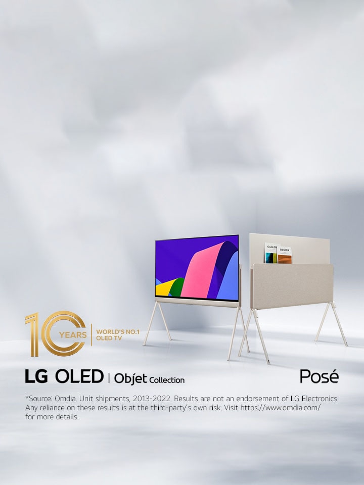 ทีวี LG Posé สองเครื่องตั้งติดกันทำมุม 45 องศา โดยเครื่องหนึ่งเป็นมุมมองเห็นจากด้านหน้ามีงานศิลปะแนว abstract หลากสีบนหน้าจอ และอีกเครื่องหนึ่งมองเห็นจากด้านหลังซึ่งเผยให้เห็นหลังเครื่องอันอเนกประสงค์ และมีสัญลักษณ์ทีวี OLED อันดับ 1 ของโลก 10 ปีซ้อนในภาพนี้ด้วย