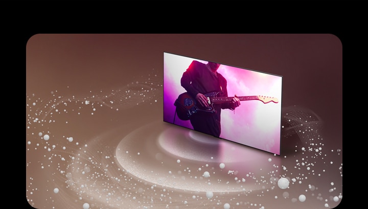 Ekranda gitar performansı görüntülenen bir LG OLED TV, açık leylak rengi bir arka planda süzülüyor. TV’den beyaz ses boncukları ve dalgalar çıkarak etrafında dönüyor.