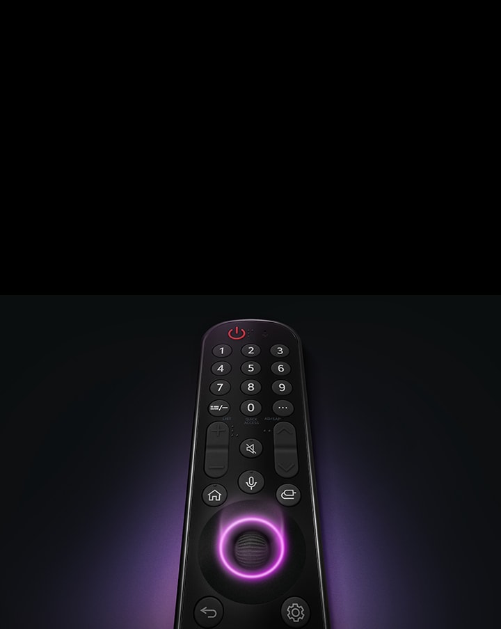 Orta dairesel düğmeli bir LG Sihirli Kumanda. Düğmenin etrafından yayılan mor renkli neon ışıkla vurgulanıyor. Siyah bir arkaplana yerleştirilen kumandayı yumuşak mor bir ışıltı sarıyor.