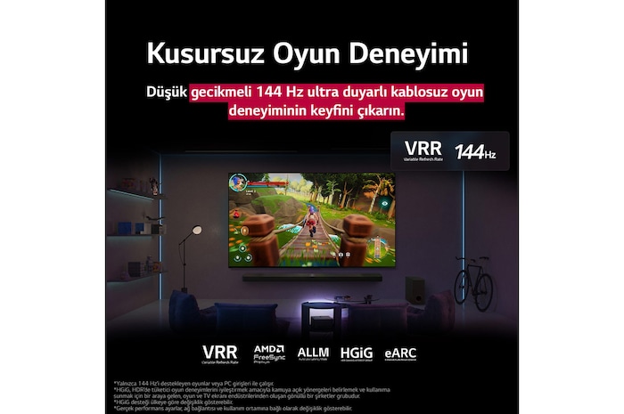 Loş ışıklı bir oturma odasında QNED9M ekranında bir oyun görüntüleniyor. Zero Connect Box kahve sehpasının içinde duruyor. Metin, düşük gecikme süreli 144Hz ultra hızlı kablosuz oyun performansından söz ediyor.