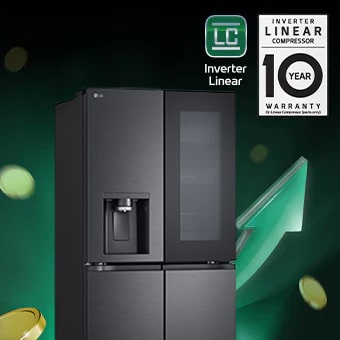 Siyah camlı InstaView buzdolabının kenarında ışıkla önden görünüm. InstaView ekranına tıklayan eller.