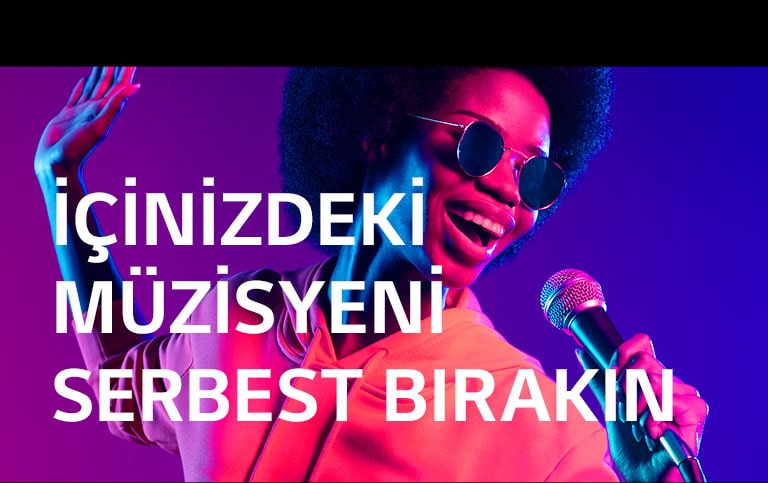 Şarkı söyleyen kadın.