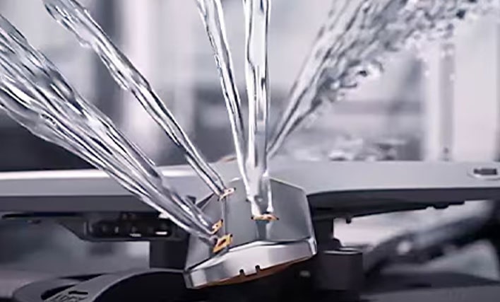 LG bağımsız bulaşık makinesinin dörtlü yıkama özelliğinin yakından görünümü.