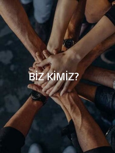 El ele vermiş birkaç kişi