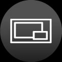 Evinde televizyon karşısında egzersiz yapan kadın alıyor. Kadının karşısında LG Smart Cam yüklü bir TV yer alıyor ve TV ekranındaki kamera aracılığıyla kadına egzersiz eğitimi veren kişi görünüyor.