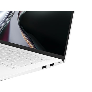 畫面呈現置於電路板上的 Intel Core Ultra 處理器，象徵筆電的 AI 效能。圖片呈現發光的 AI 主題圖形背景，突顯高達 50 TOPS 的運算能力及包含 4Xe 核心 Intel 顯示晶片。