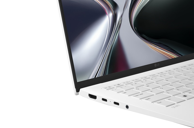 LG gram 筆電前視圖,配備 14 吋 WUXGA 螢幕。裝置上方的圖示代表 DCI-P3 99% (Typ.) 廣色域、1200:1 對比度,以及 16:10 顯示比例。螢幕顯示生動鮮明高對比的影像。