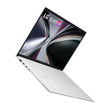 畫面呈現 LG gram 筆電的俯視圖，周圍環繞圓形聲波圖形。畫面以視覺化方式呈現沉浸式空間音效，右下角標示 Dolby Atmos 商標。