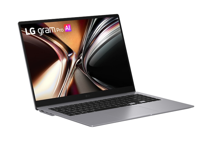 畫面呈現 LG gram Pro 筆電的斜角俯視圖，正在運行專業級影片剪輯軟體。鍵盤下方的雙散熱風扇釋放藍色氣流視覺效果，展示高效能作業時所提供的強勁散熱表現。