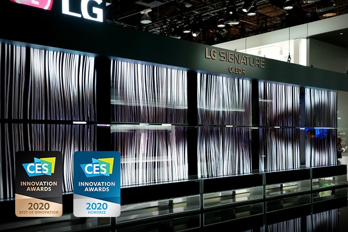 在2020年美國消費性電子展創新獎（CES 2020 Innovation Awards )上展示和播放LG SIGNATURE 可捲式OLED電視。