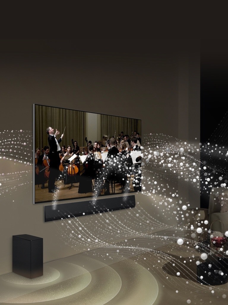 LG Soundbar、LG TV 和重低音喇叭位於客廳，正在播放古典音樂表演。白色水滴形成的聲波從 Soundbar 向上和向前射出，並從電視投射出來。底部的重低音喇叭正在產生聲音效果。