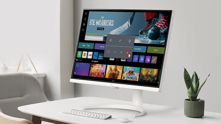 LG Smart Monitor Swing 螢幕顯示 webOS 介面，並正在調高音量。	