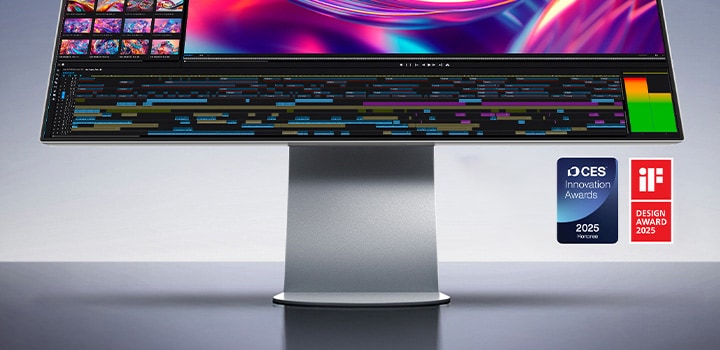 LG UltraFine™ evo 32U990A 產品圖片,下方有其標誌和獎項標誌