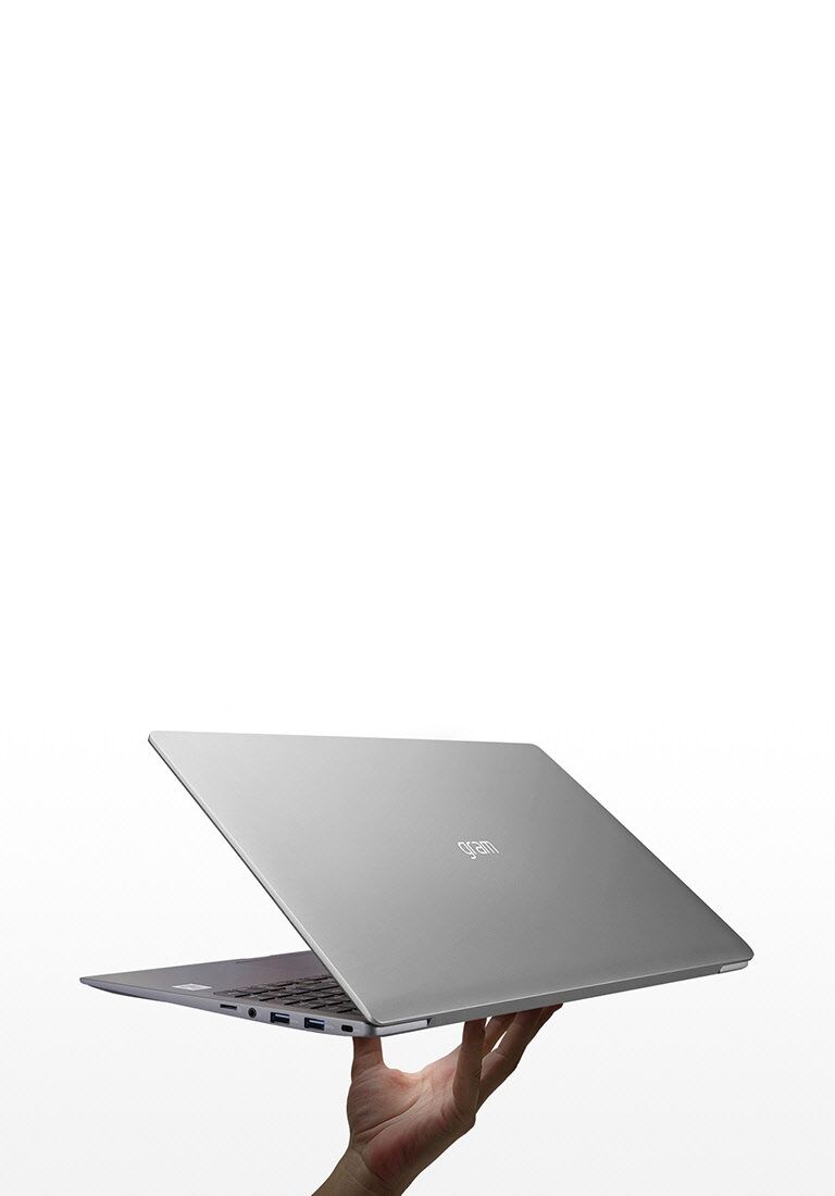 15.6吋螢幕顯示、僅1130克