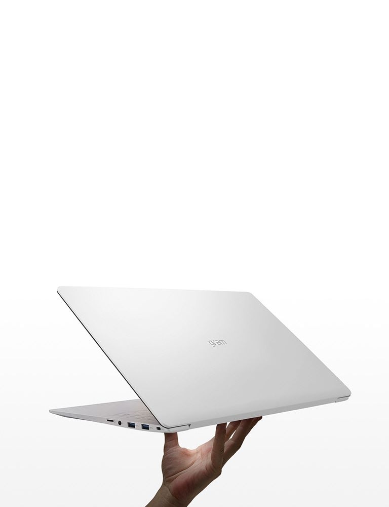 15.6吋螢幕顯示、僅1130克