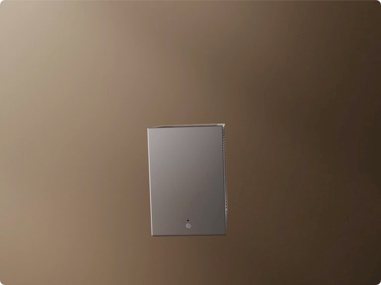 LG CineBeam 投影機拆解與重新組裝的狀態。