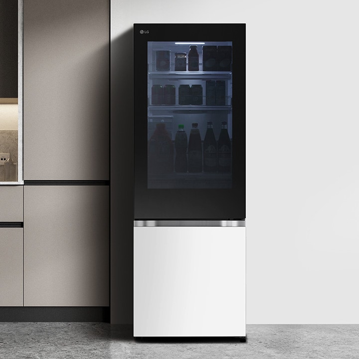 動態圖像展示InstaView™敲敲看雙門冰箱更寬敞的內部空間。