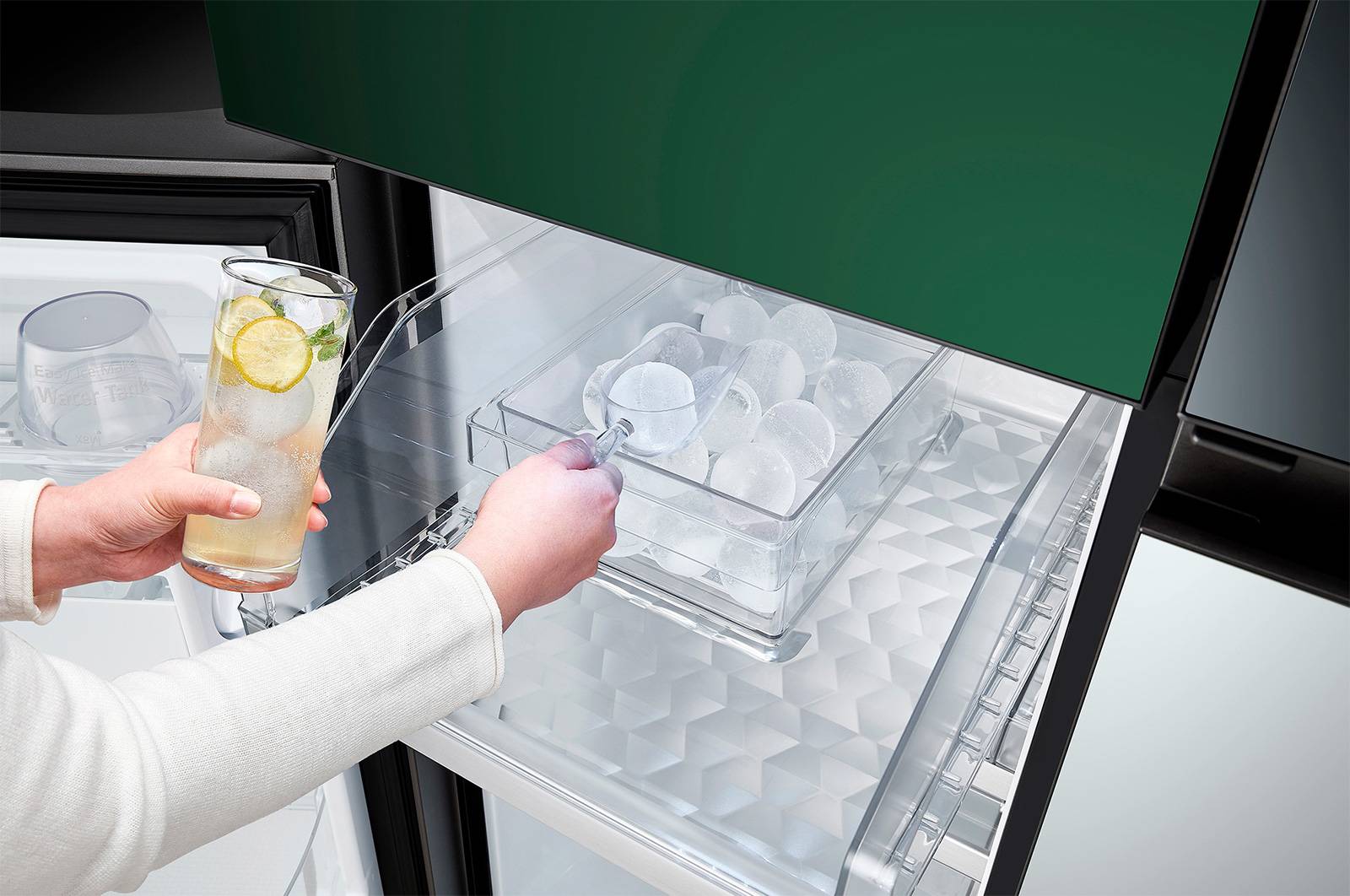 LG 860公升 Objet Collection  InstaView™ 敲敲看冰球四門冰箱｜綠&銀, GR-QLF87GSP
