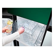 LG 860公升 Objet Collection  InstaView™ 敲敲看冰球四門冰箱｜綠&銀, GR-QLF87GSP