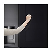 LG InstaView™敲敲看門中門冰球冰箱<br>星夜黑/734公升 (冷藏485/冷凍249), GR-QPLC82BS