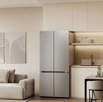 LG智慧變頻四門冰箱置於現代廚房中
