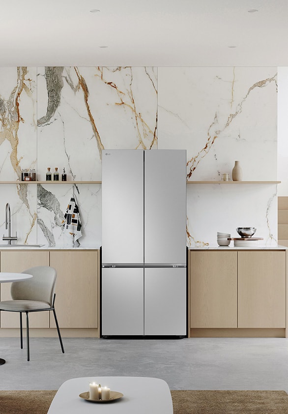 LG變頻四門冰箱置於時尚的廚房。