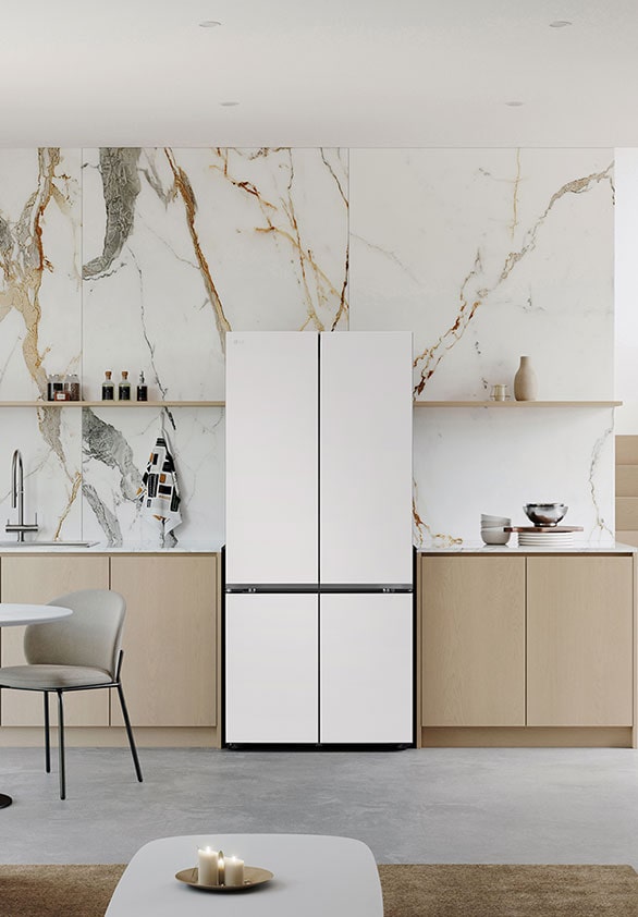 LG變頻四門冰箱置於時尚的廚房。