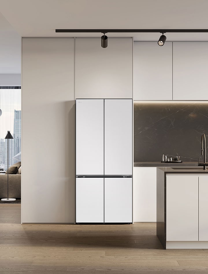LG智慧變頻四門冰箱置於現代廚房中