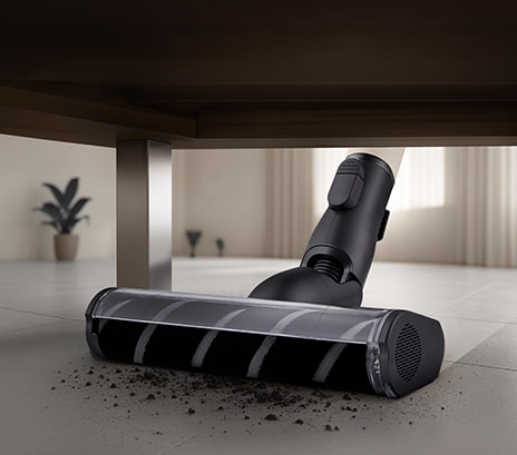 LG a9k-legend3 吸塵器的輕薄地板吸頭採用寬度 250 公釐與厚度 55 公釐的纖巧設計，可輕鬆伸入家具底部，清潔難以到達的狹小空間。	