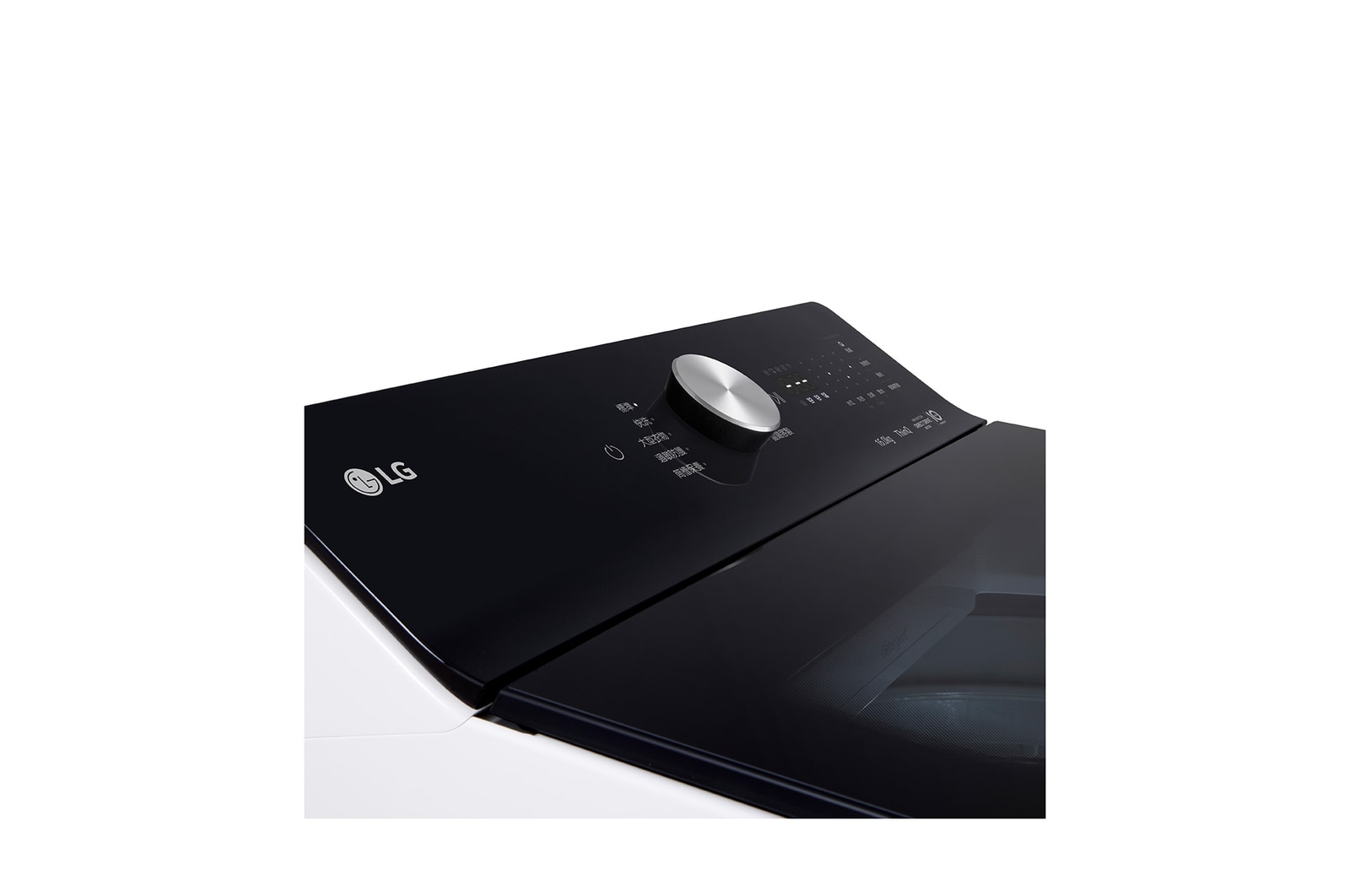 WTTD16HW LG 洗衣機中米色女式襯衫上覆蓋著數位感測動作，象徵 AI Wash 的布料偵測功能。