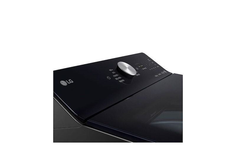 WTTD18OB.WR100VB LG 洗衣機中米色女式襯衫上覆蓋著數位感測動作，象徵 AI Wash 的布料偵測功能。