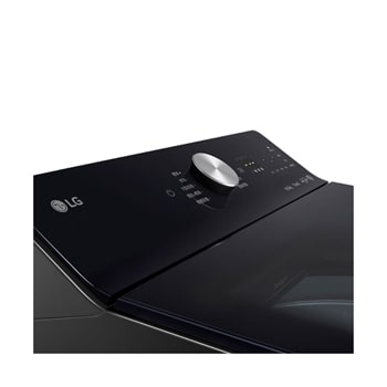 WTTD18OB.WR100VB LG 洗衣機中米色女式襯衫上覆蓋著數位感測動作，象徵 AI Wash 的布料偵測功能。