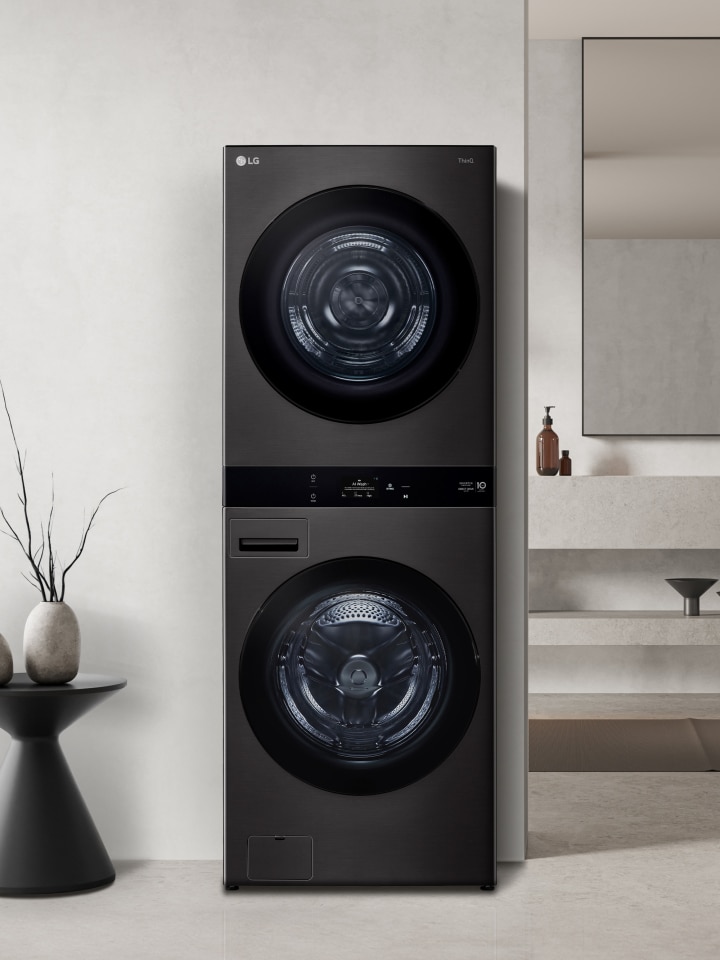 影片展示 LG WashTower 的 AI Wash 洗衣感應衣量並偵測布料類型