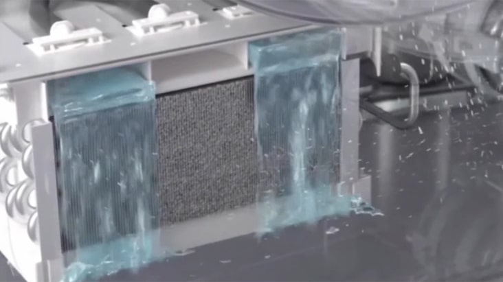Video showing the condenser being automatically cleaned.