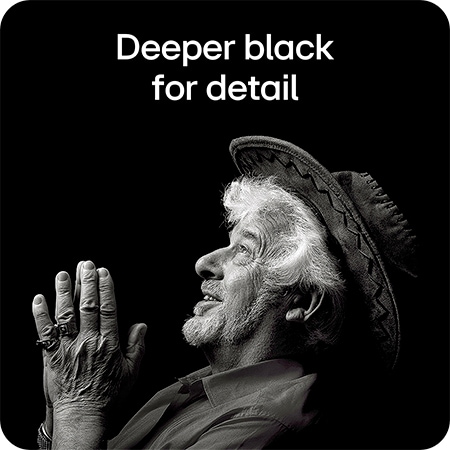 LG Monitor 27U730A delivering deeper black and outstanding contrast to clearly represent fine details in black-and-white imagery.