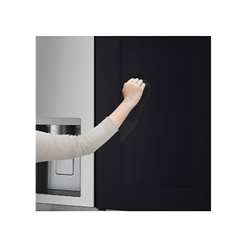 Front view of 628L, InstaView™ American Style Fridge Freezer, Silver - GSXE80PYBE