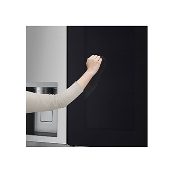 Front view of 628L, InstaView™ American Style Fridge Freezer, Silver - GSXE81PYBE