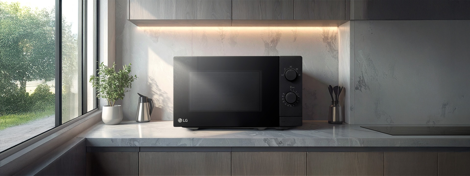 Микротолқынды пеш LG в современной кухне с элегантной стеклянной передней панелью