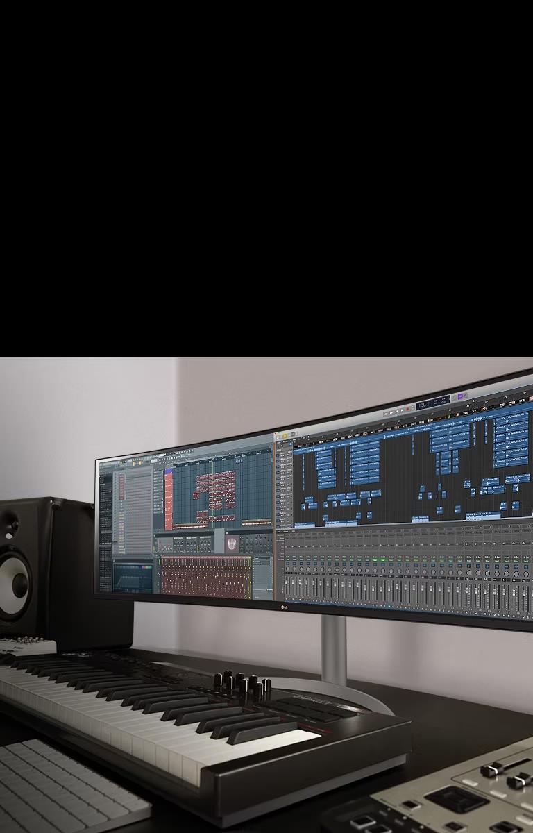 LG 49WQ95C-W It shows the 49WQ95C that displays tools for sound work with the entire timeline on a single screen.