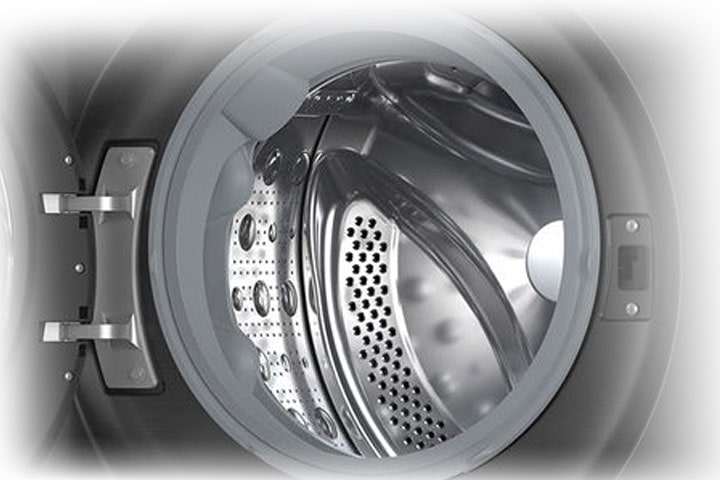 It shows in detail the inside of the washing machine bin.