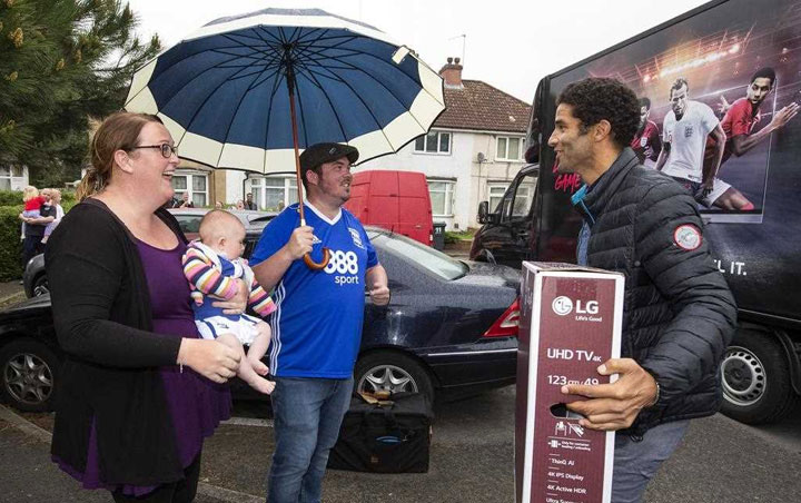 LG and David James takes football home to Wembley...Grove